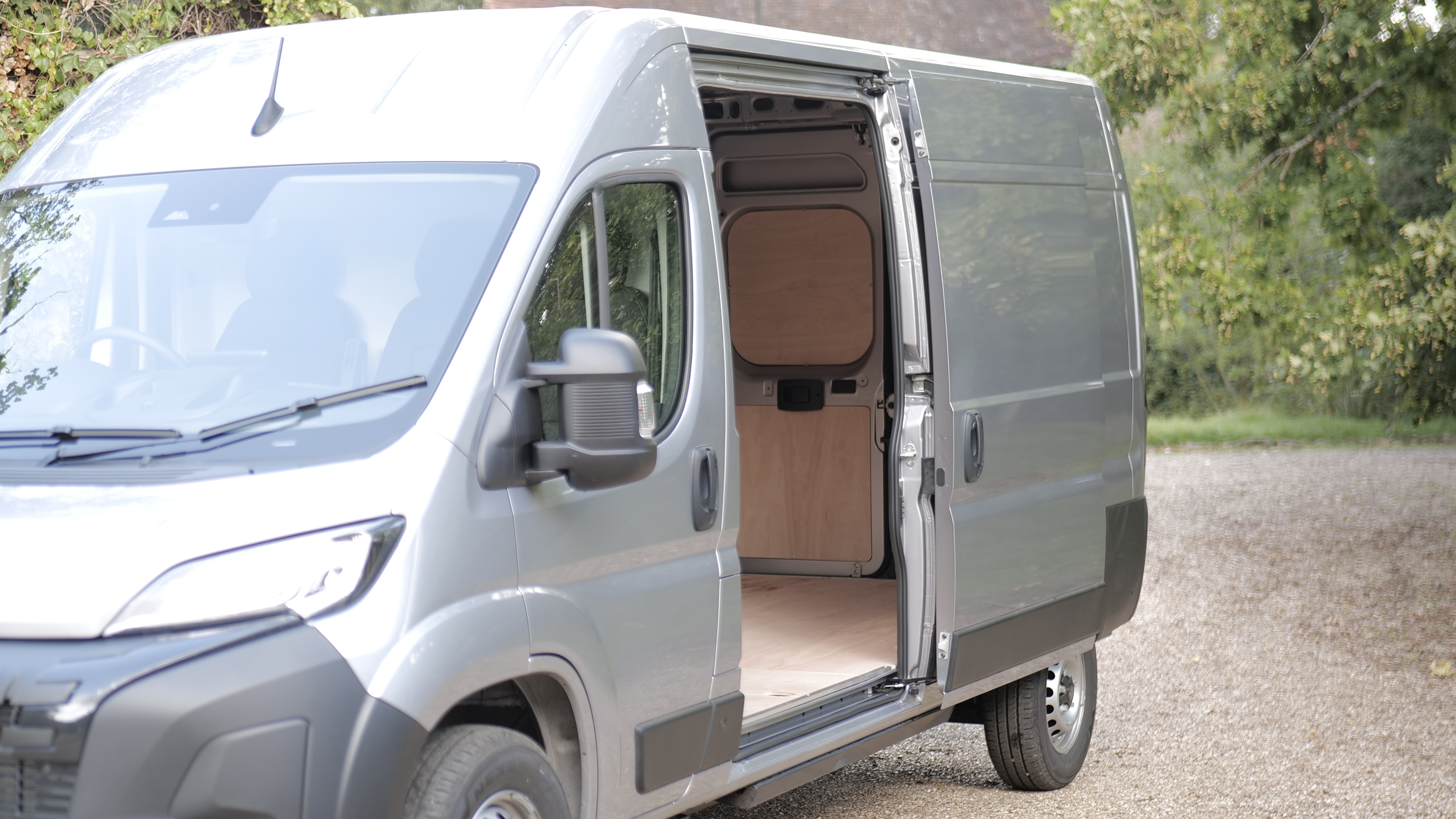 PEUGEOT BOXER 335 L3 DIESEL 2.2 BlueHDi 140 Platform Cab Professional